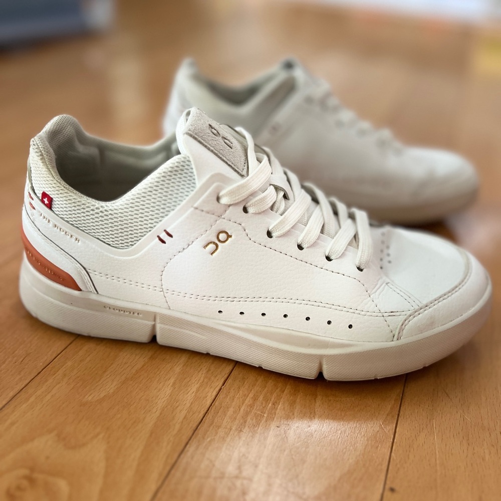 On Roger’s centre court womens sneakers